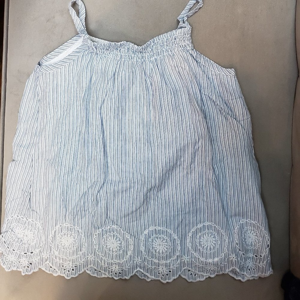 Old Navy 100% Cotton Girls Blue eyelet Top  Size S  Bluestripe